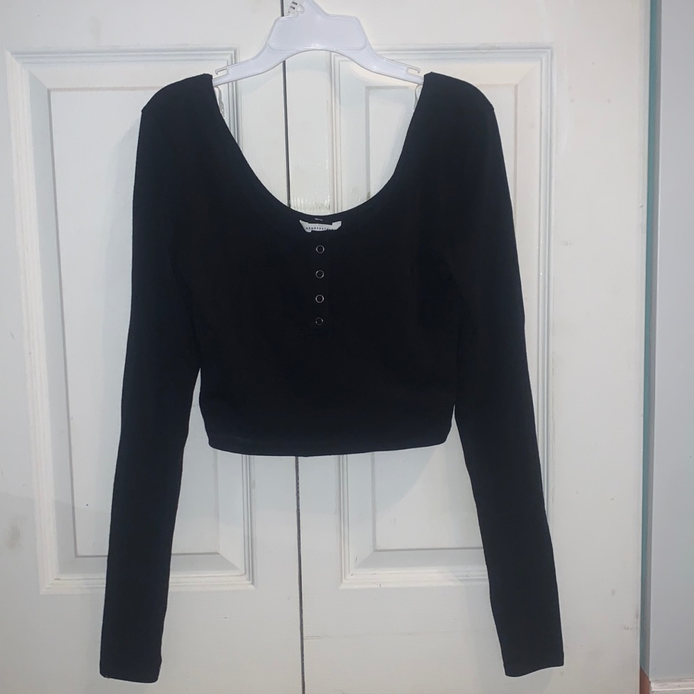 Black Aéropostale crop top